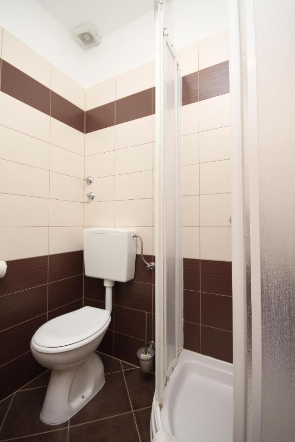 Family Friendly Apartments With A Swimming Pool Povljana, Pag - 244 Εξωτερικό φωτογραφία