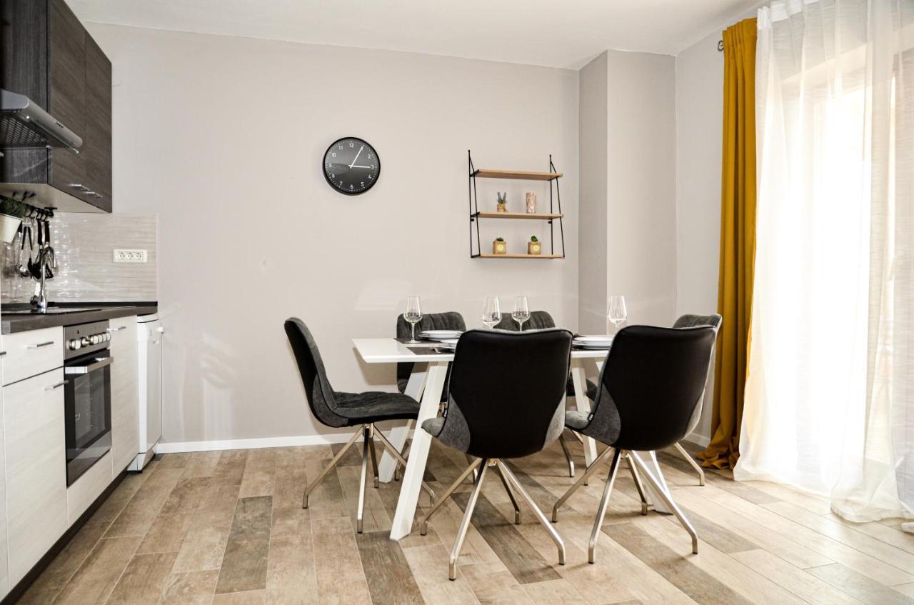 Family Friendly Apartments With A Swimming Pool Povljana, Pag - 244 Εξωτερικό φωτογραφία