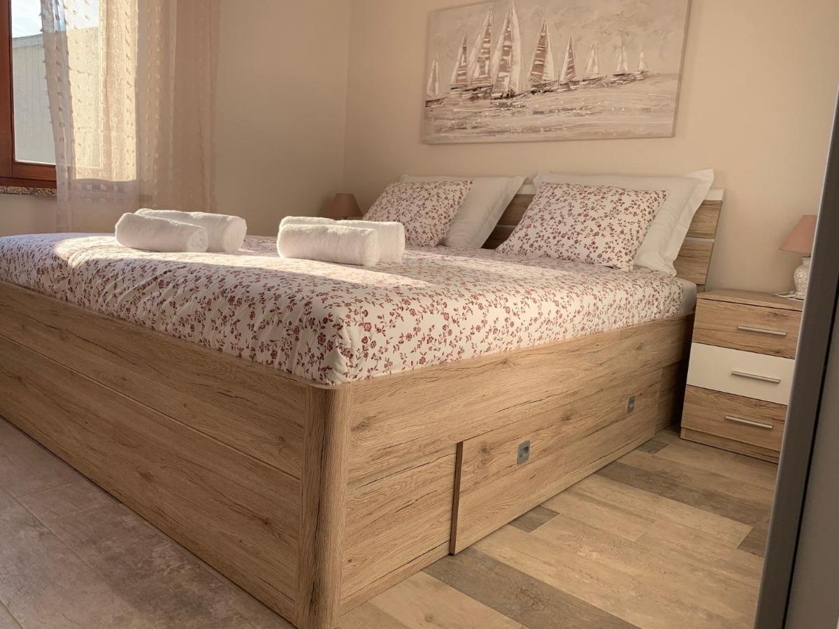 Family Friendly Apartments With A Swimming Pool Povljana, Pag - 244 Εξωτερικό φωτογραφία