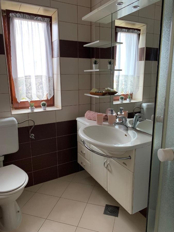 Family Friendly Apartments With A Swimming Pool Povljana, Pag - 244 Εξωτερικό φωτογραφία