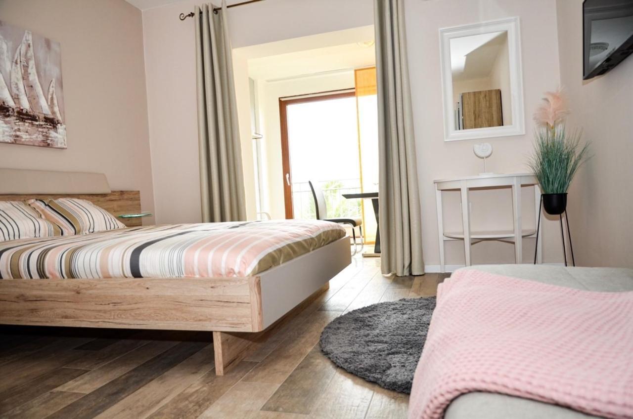 Family Friendly Apartments With A Swimming Pool Povljana, Pag - 244 Εξωτερικό φωτογραφία