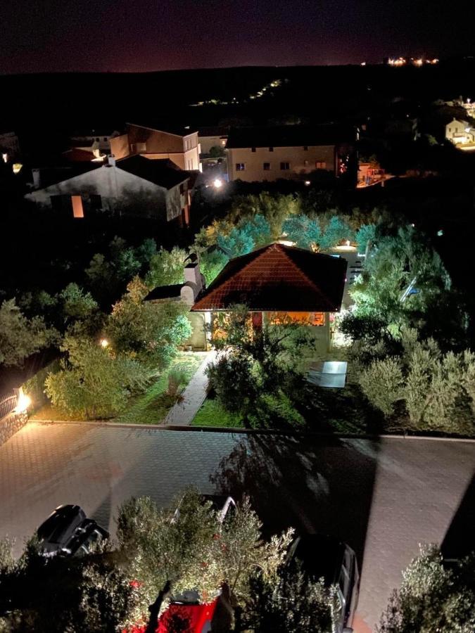 Family Friendly Apartments With A Swimming Pool Povljana, Pag - 244 Εξωτερικό φωτογραφία