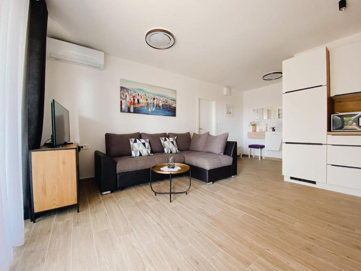 Family Friendly Apartments With A Swimming Pool Povljana, Pag - 244 Εξωτερικό φωτογραφία
