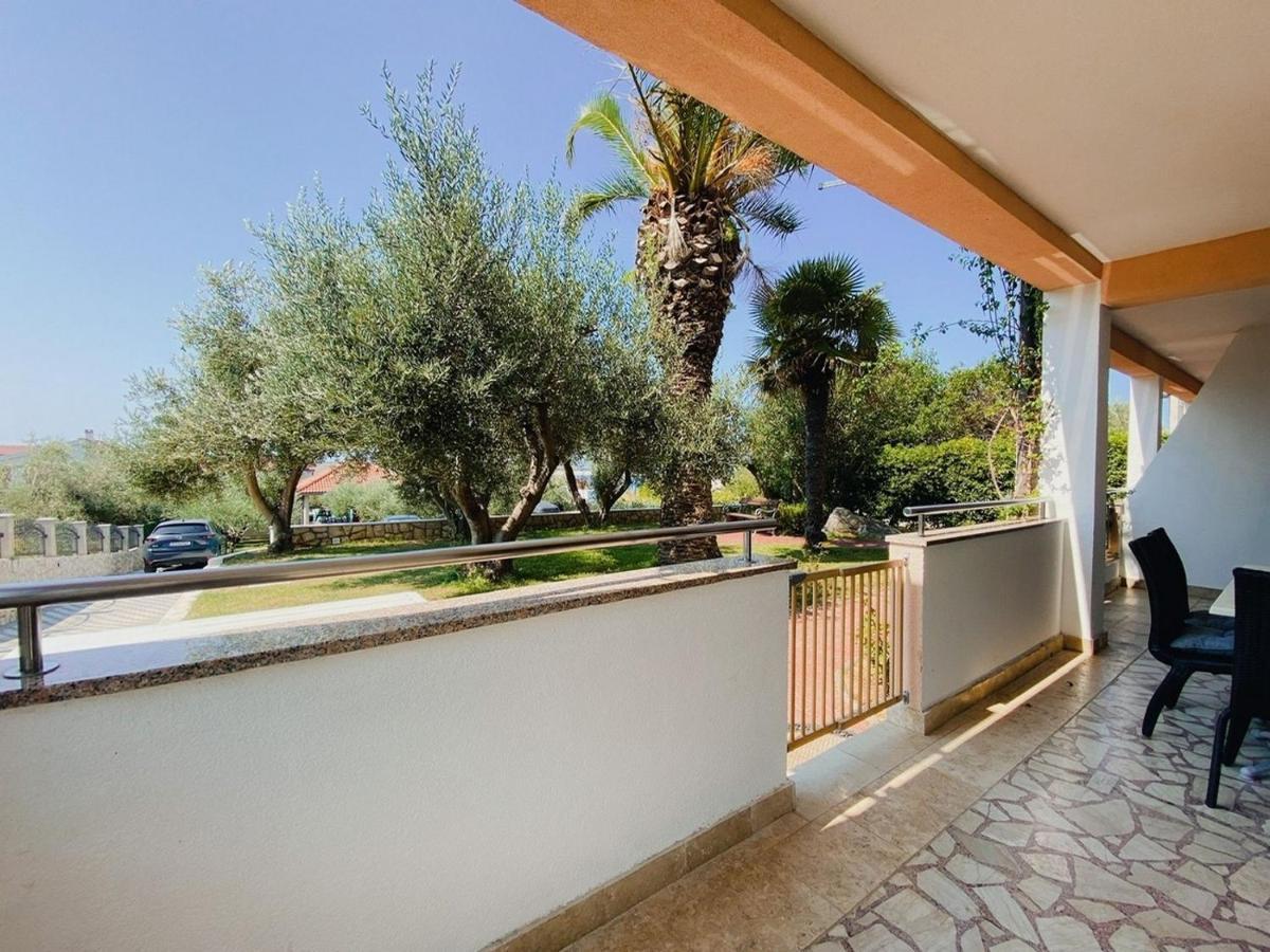 Family Friendly Apartments With A Swimming Pool Povljana, Pag - 244 Εξωτερικό φωτογραφία