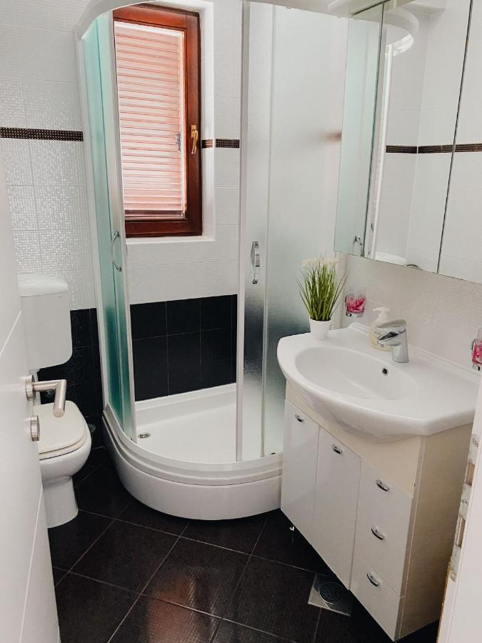 Family Friendly Apartments With A Swimming Pool Povljana, Pag - 244 Εξωτερικό φωτογραφία