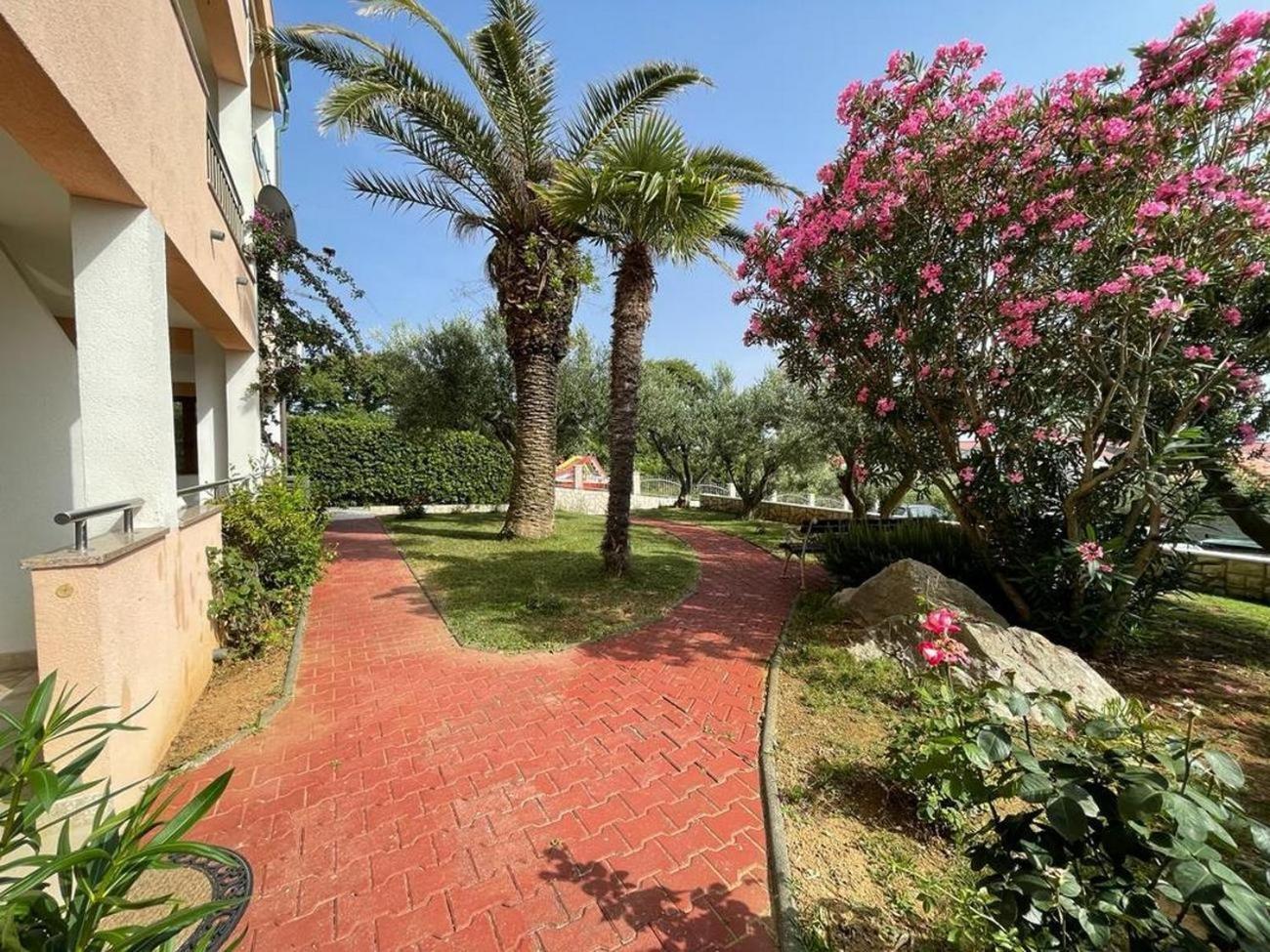 Family Friendly Apartments With A Swimming Pool Povljana, Pag - 244 Εξωτερικό φωτογραφία